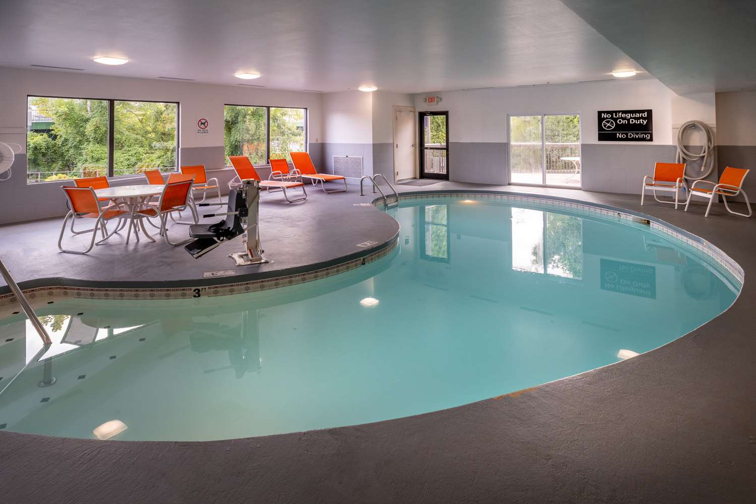 swimming pool spa
