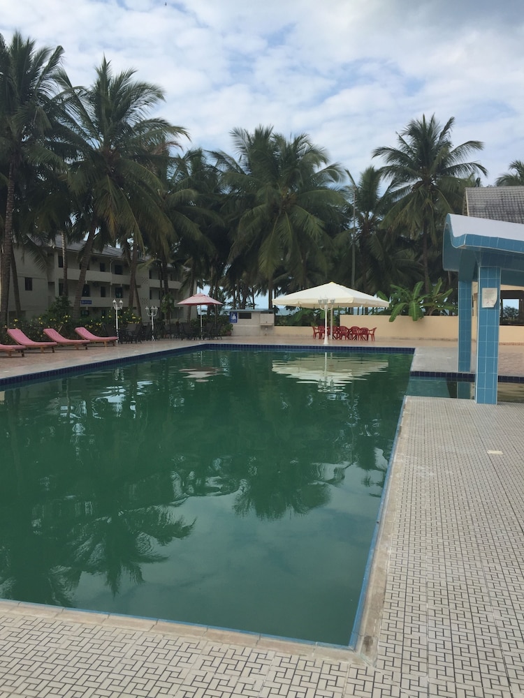 Oceanic Bay Hotel and Resort 42/43