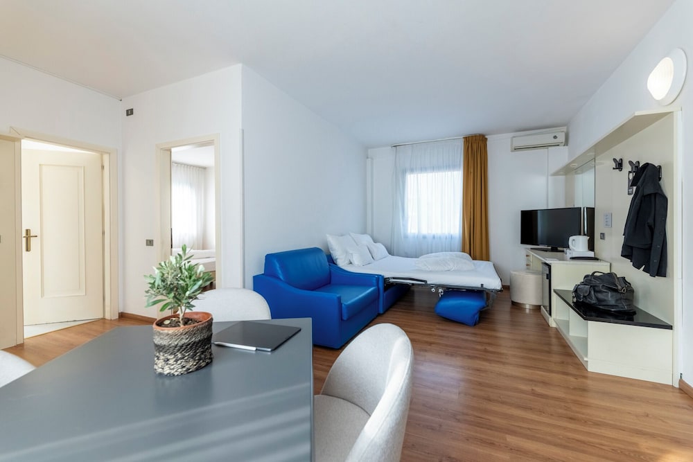 Hi Hotel 30/47