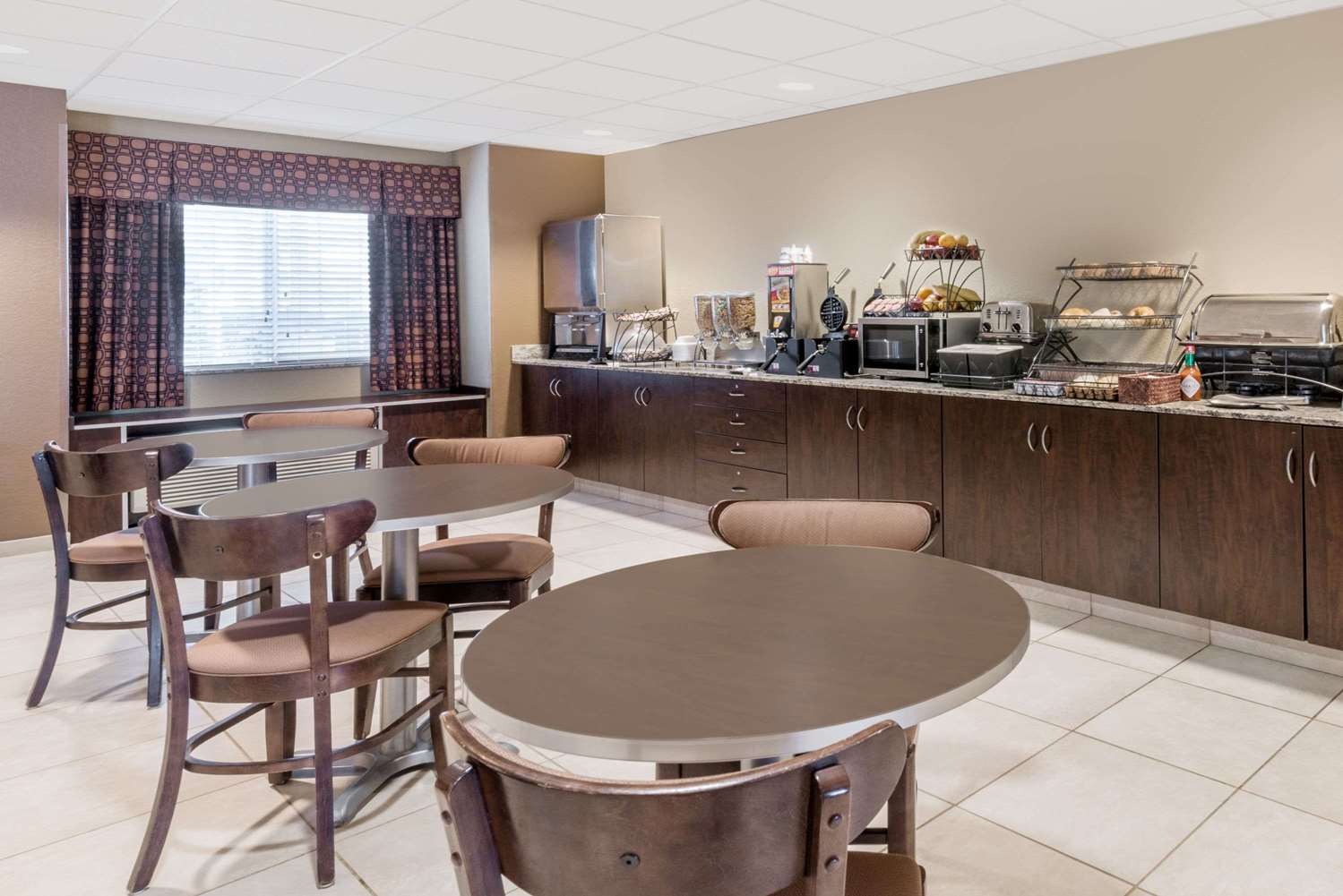 Microtel Inn Suites By Wyndham Dickinson 5/8