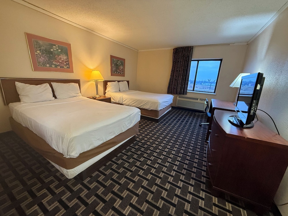 STANDARD, 2 QUEEN BEDS