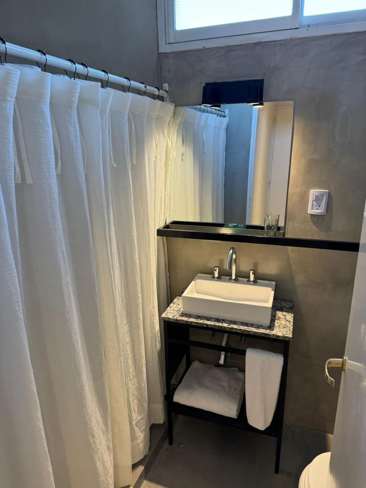 HOTEL AMERICA 20/20