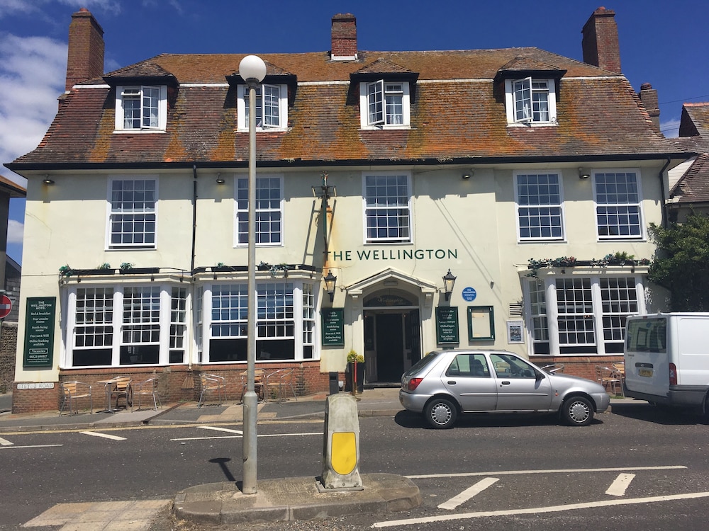 Wellington Hotel 32/35