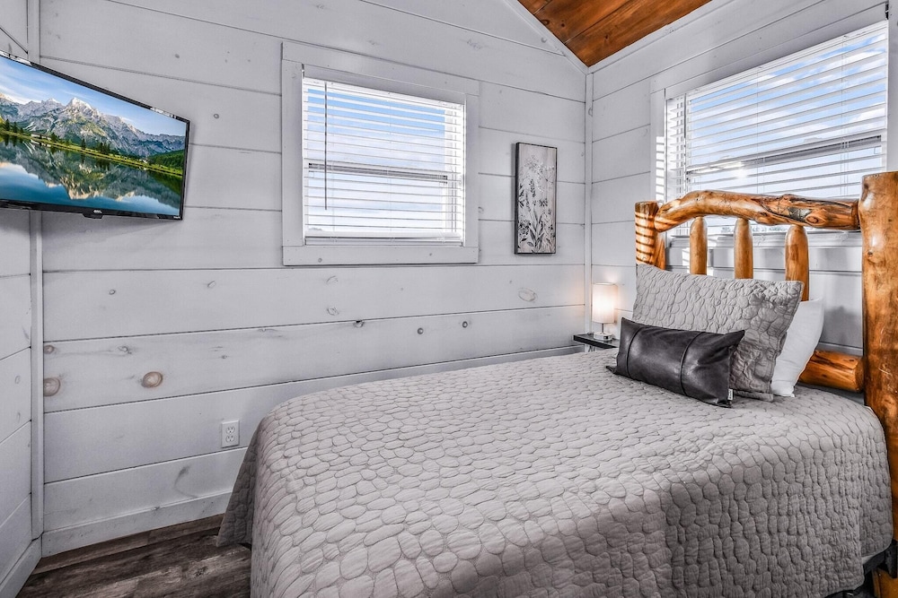 Sojourn Lodging 12/53