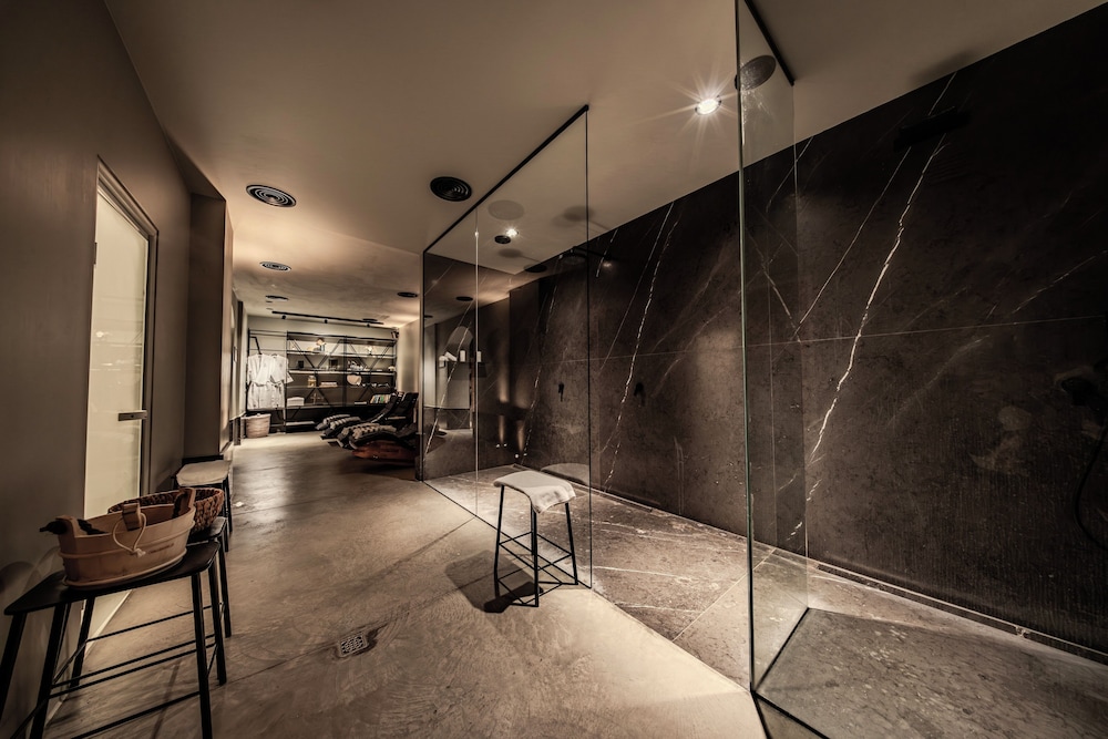 The Suite Hotel 36/59