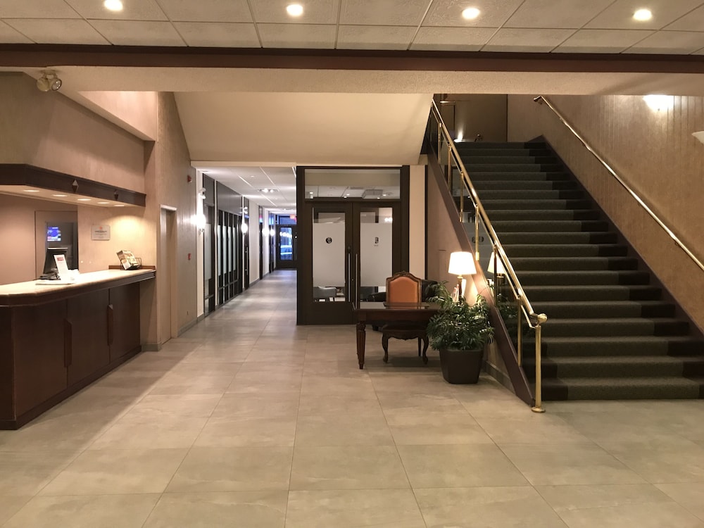 Ramada Plaza By Wyndham Calgary Downtown 6/65