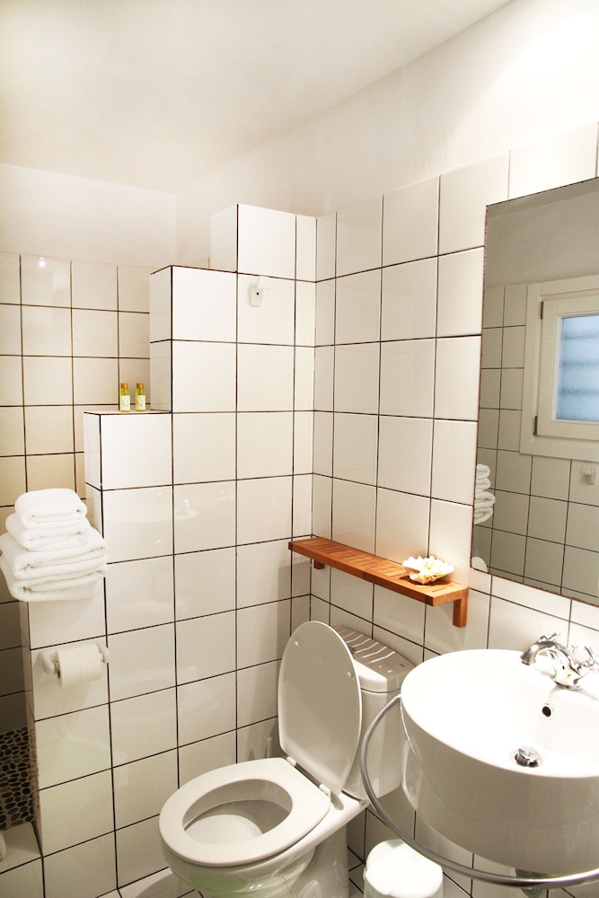 2 BEDROOMS, SUITE