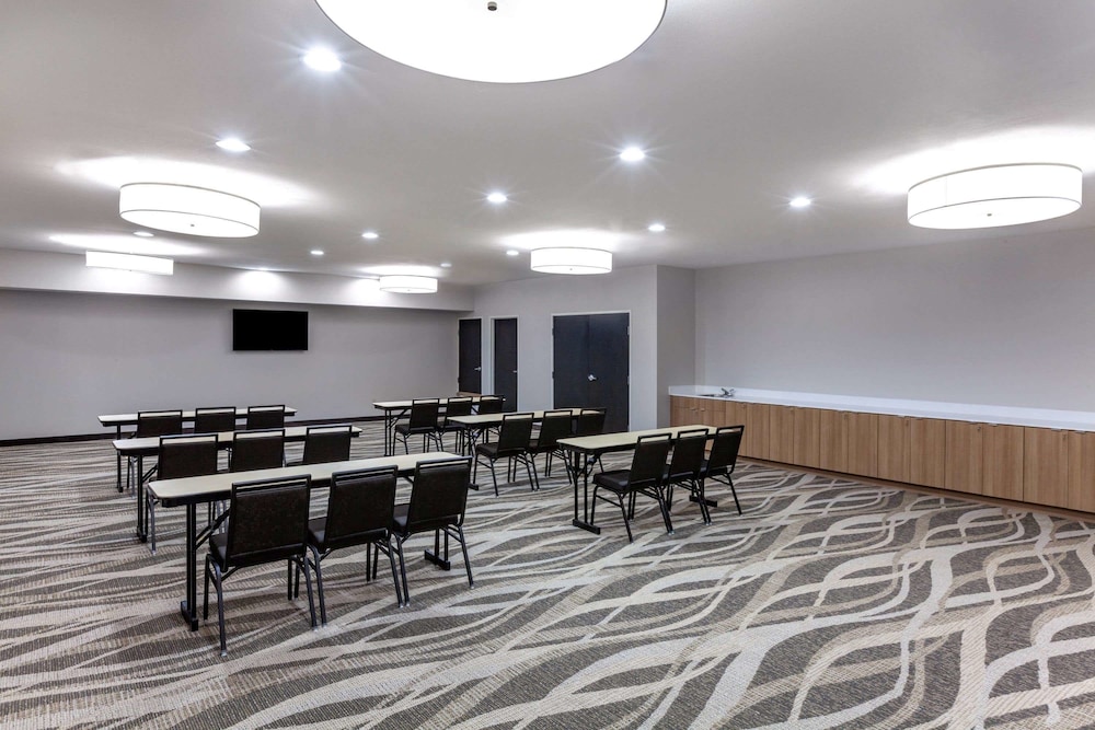 Microtel Inn And Suites By Wyndham College Station 24/34
