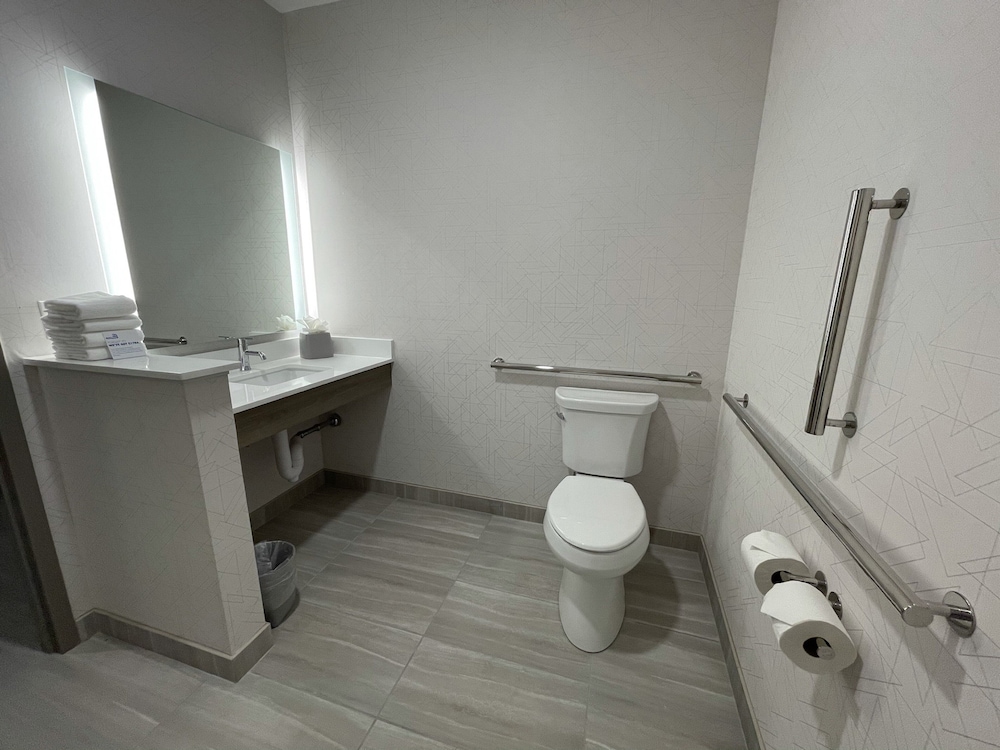 Holiday Inn Express & Suites Ft. Smith Airport, an IHG Hotel 28/75