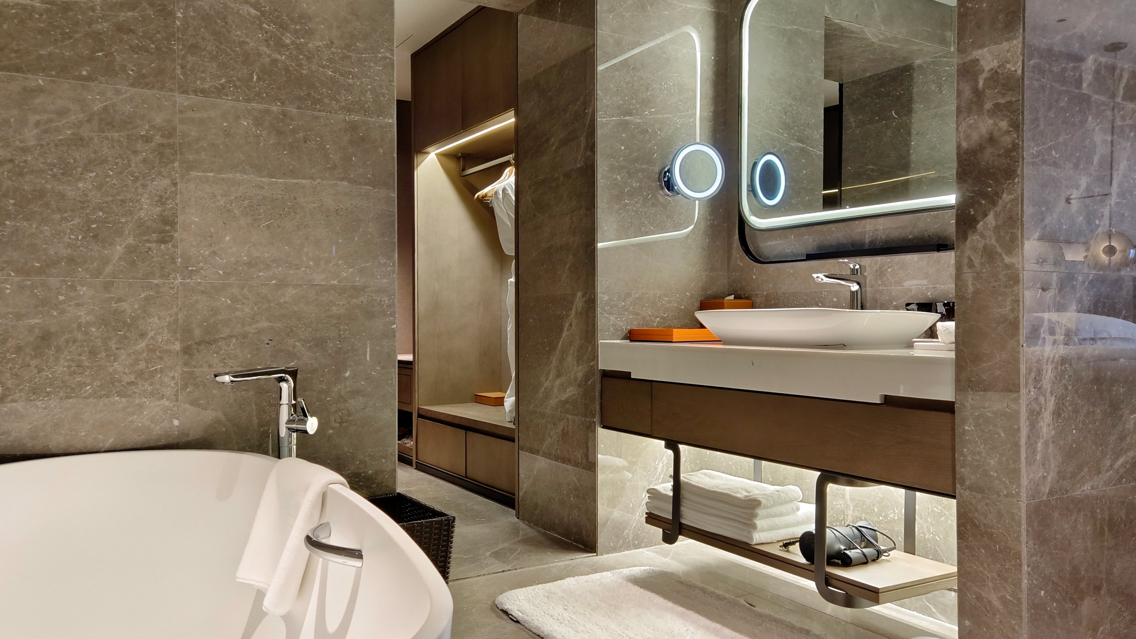 Crowne Plaza Hohhot City Center 75/76