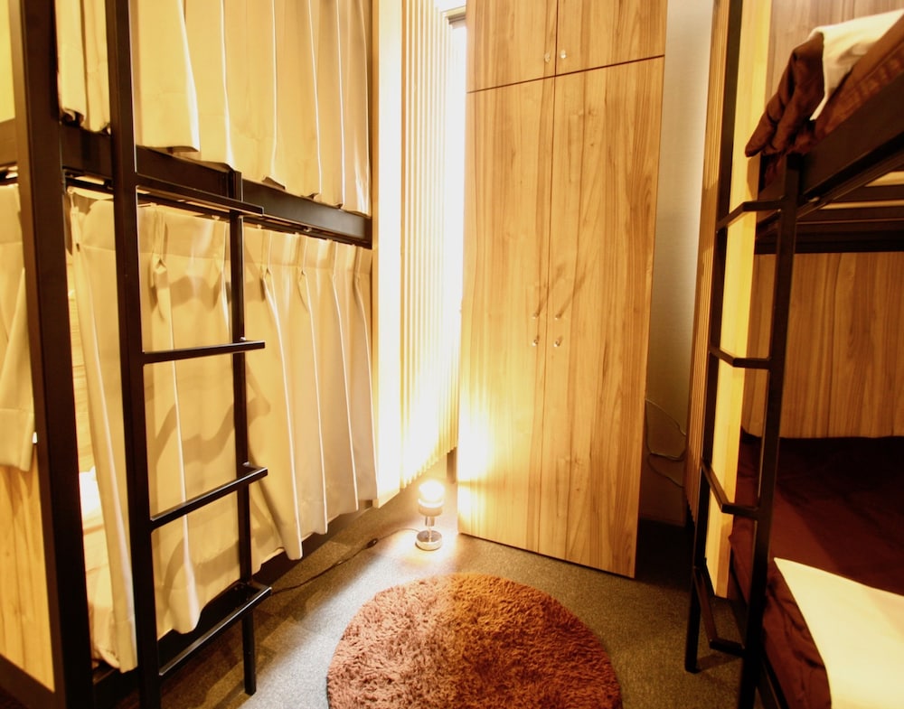 Namba Guesthouse HIVE - Hostel 25/65