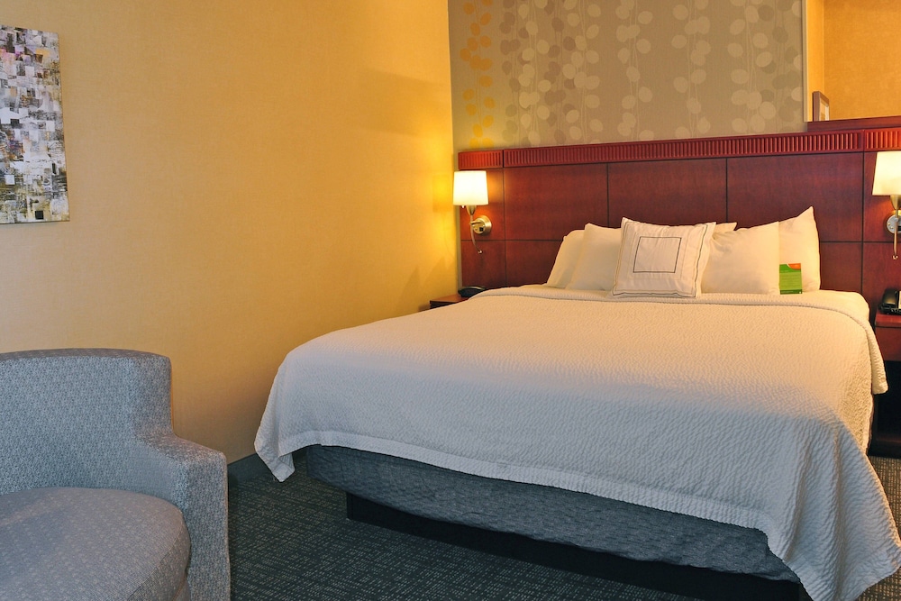 Courtyard by Marriott Kingston 9/50