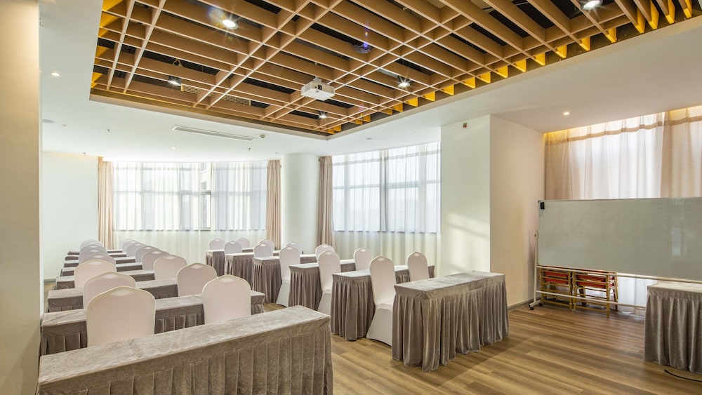 Holiday Inn Express Shangqiu Ancient Town 34/64