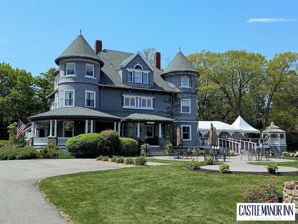 Castle Manor Inn 38/42