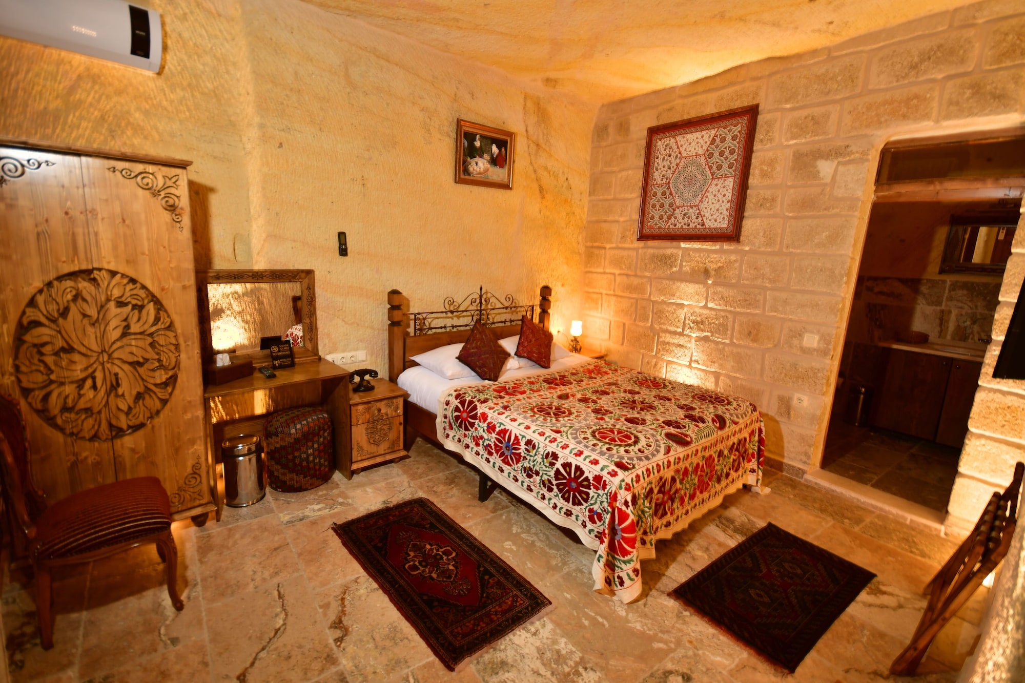 DELUXE, SINGLE, DOUBLE BED