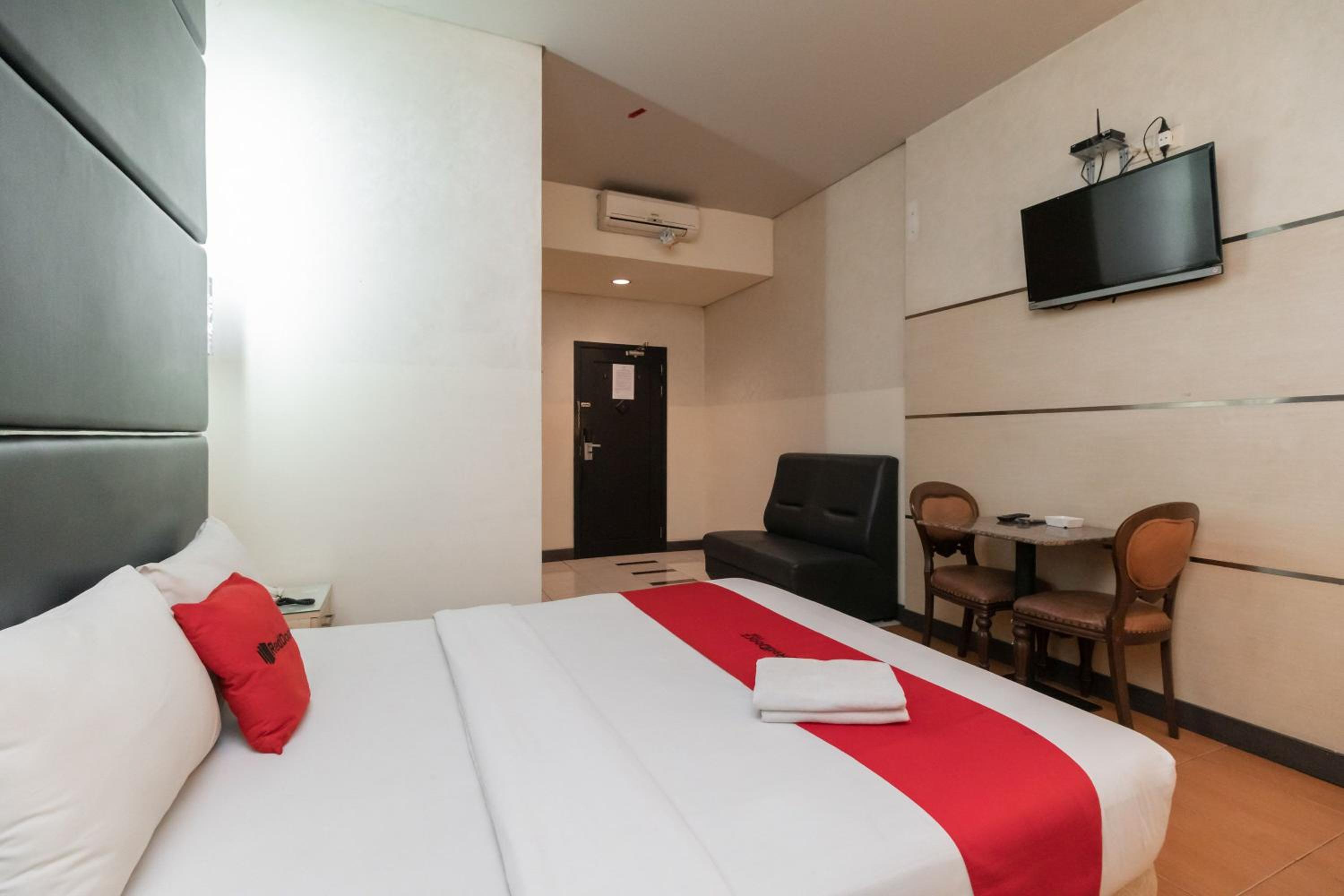 OYO 180 Hotel Mirah (Mirah Hotel) 17/55