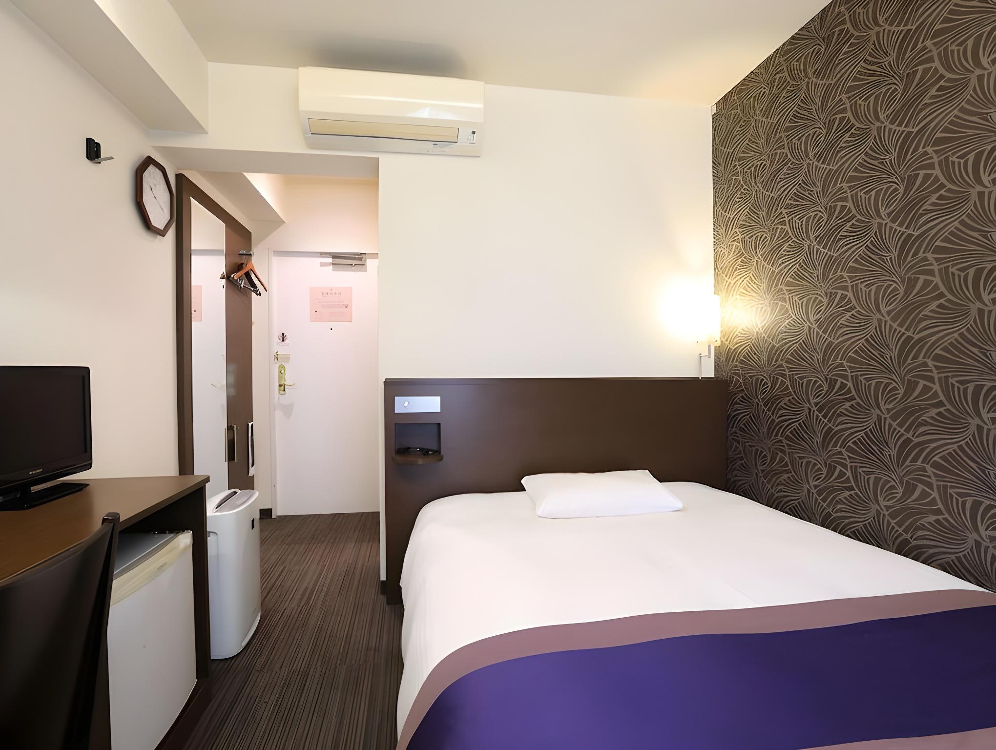 Semi Room, Double Bed