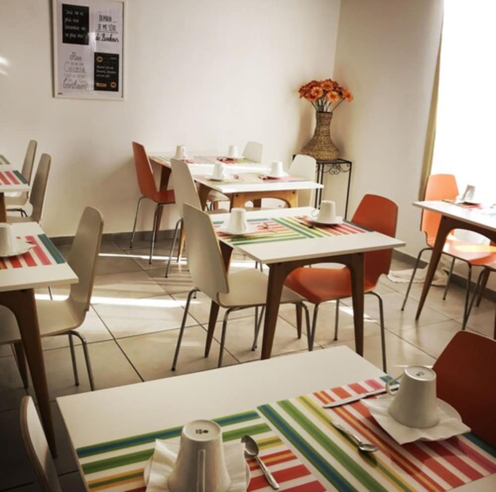 Aiglon Bylitis Hotel 52/66