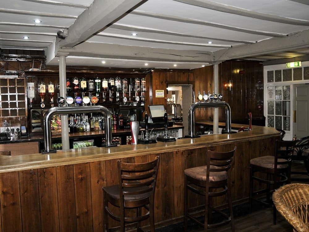 The Coach Hotel 28/34