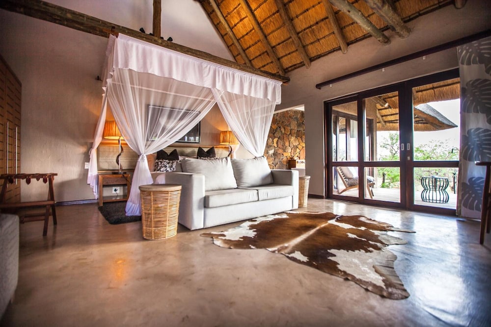 Nambiti Hills Private Game Lodge 5/50