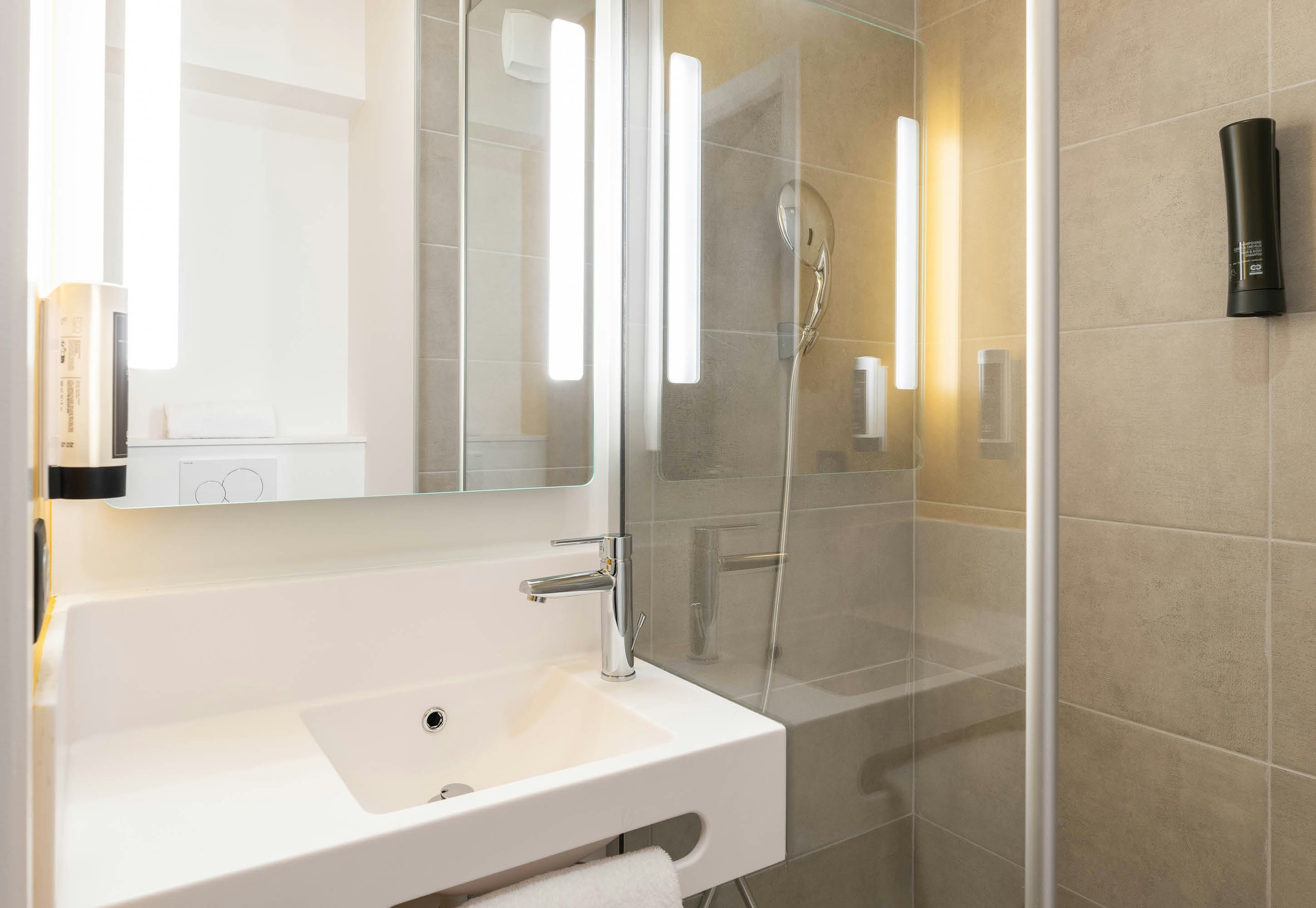 B&B HOTEL Massieux Genay 29/29