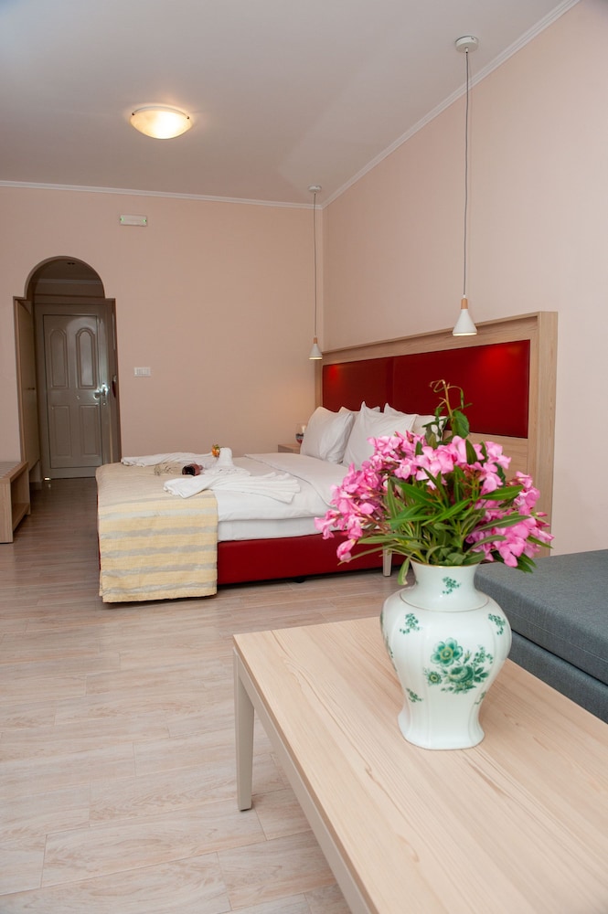 Filerimos Village Hotel 8/50