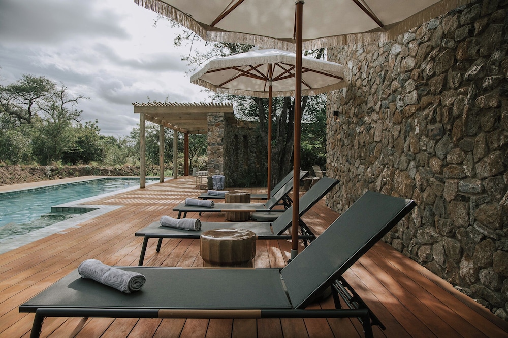 Thornybush Saseka Tented Camp 15/50