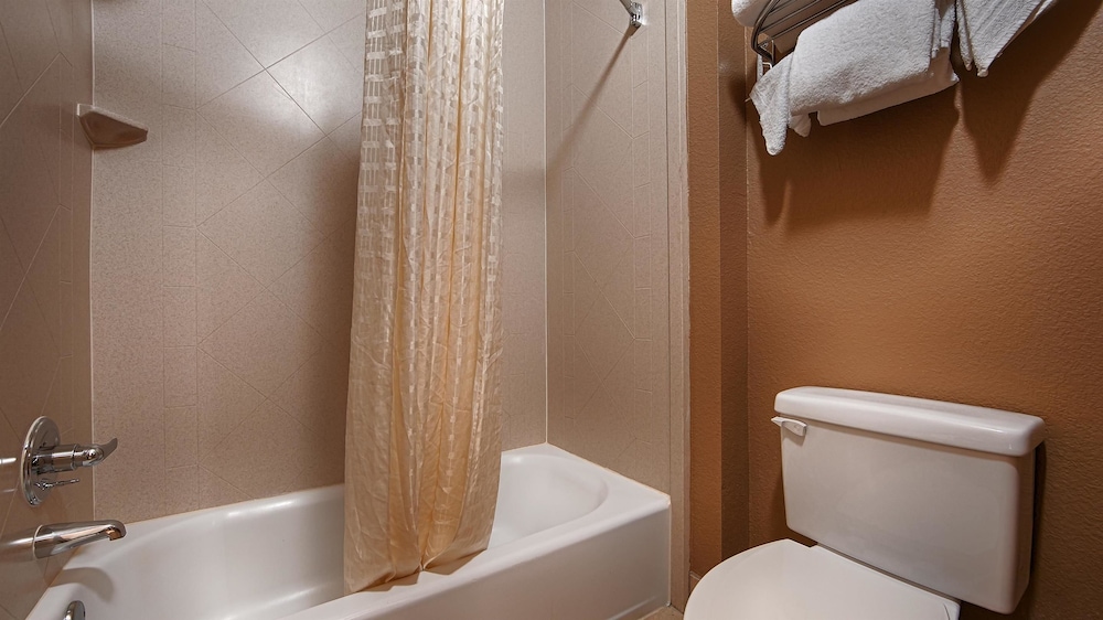 Best Western Executive Inn El Campo 15/32