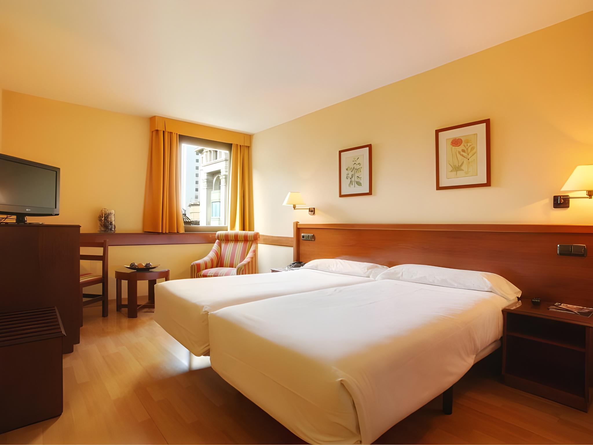 ROOM, QUADRUPLE