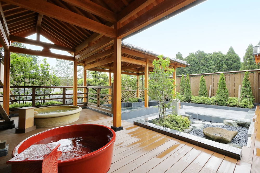 International Resort Hotel Yurakujo 24/50