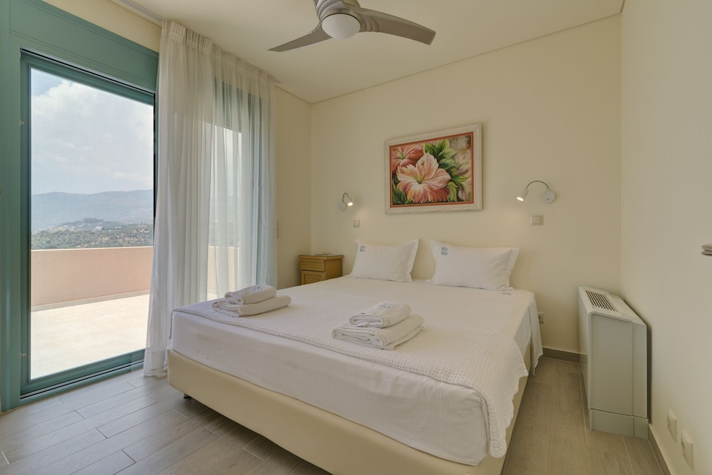 Ouzo Villas 15/50