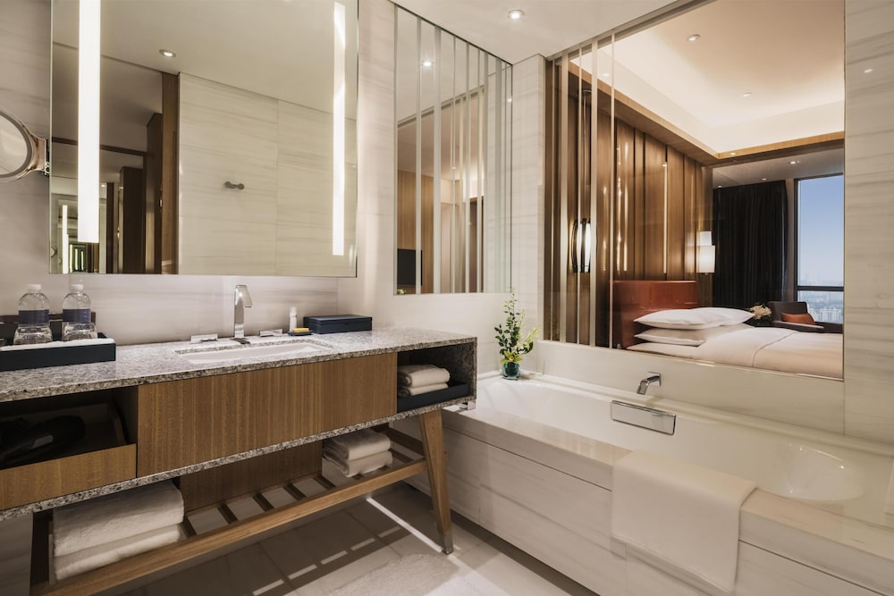 HYATT REGENCY SHANGHAI WUJIAOCHANG 75/75
