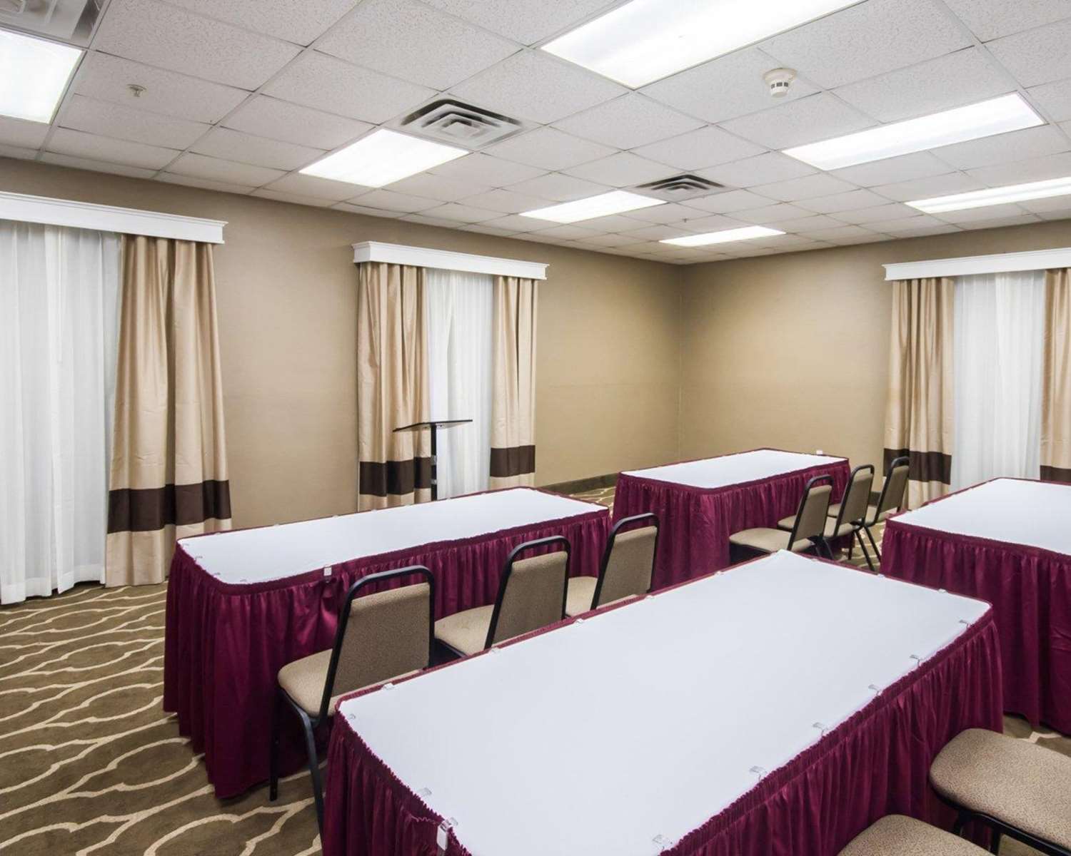 Comfort Inn & Suites Red Oak - Dallas Area 19/23