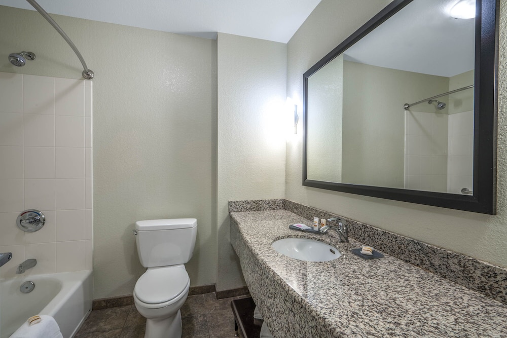 La Quinta Inn & Suites by Wyndham Loveland 12/45