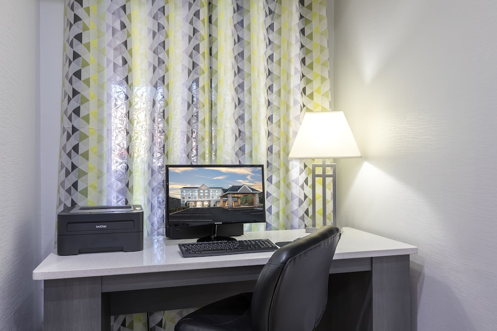 La Quinta Inn & Suites by Wyndham Asheville Downtown 30/34