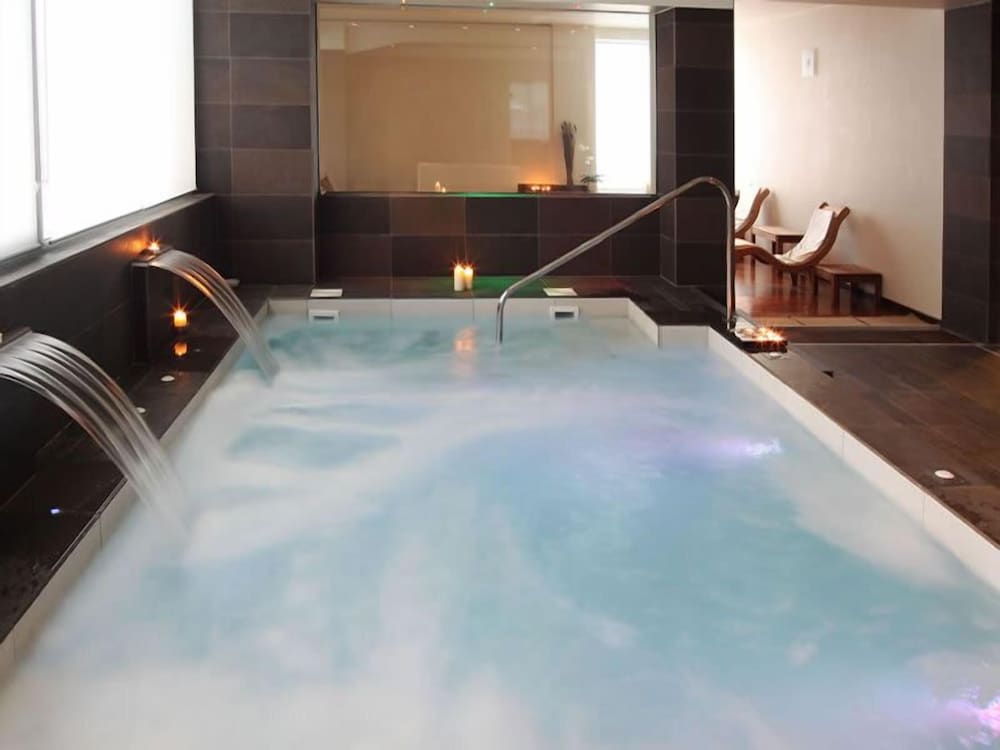 swimming pool spa