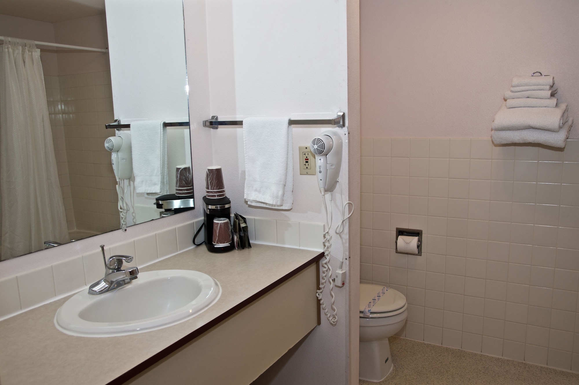 غرفة قياسية بسريرين كوين، King Oscar Motel 5/10