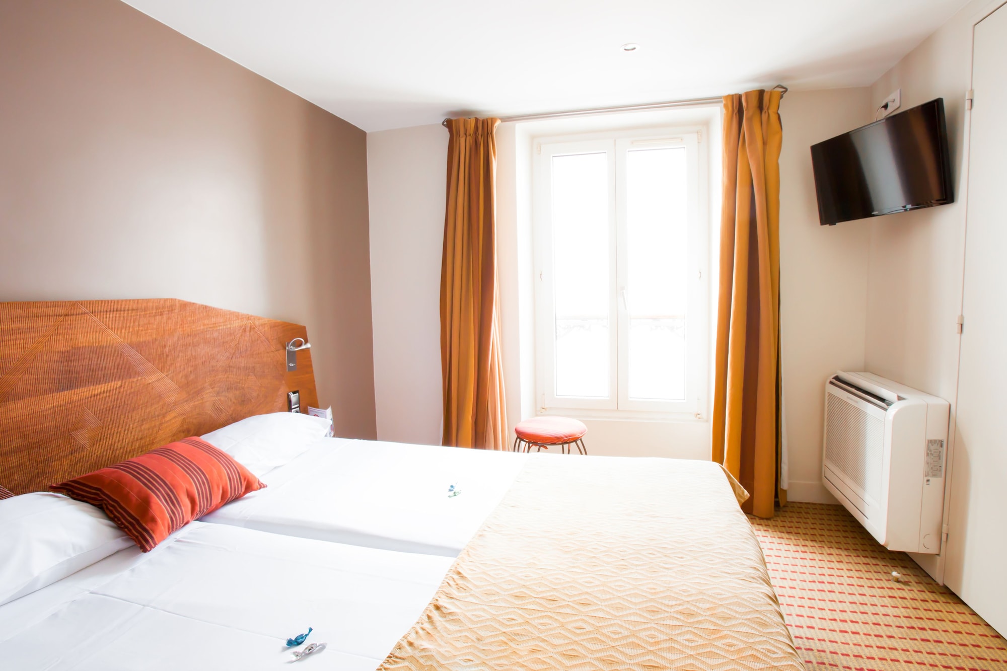 CLASSIC, TWIN BEDS