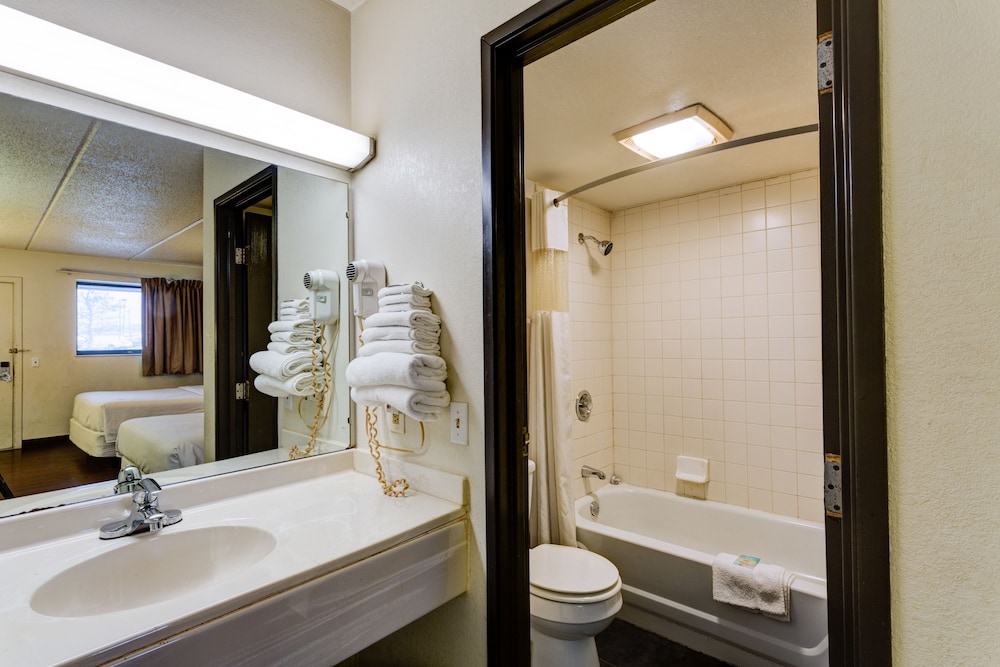 Travelodge Cleveland/Willoughby 4/29