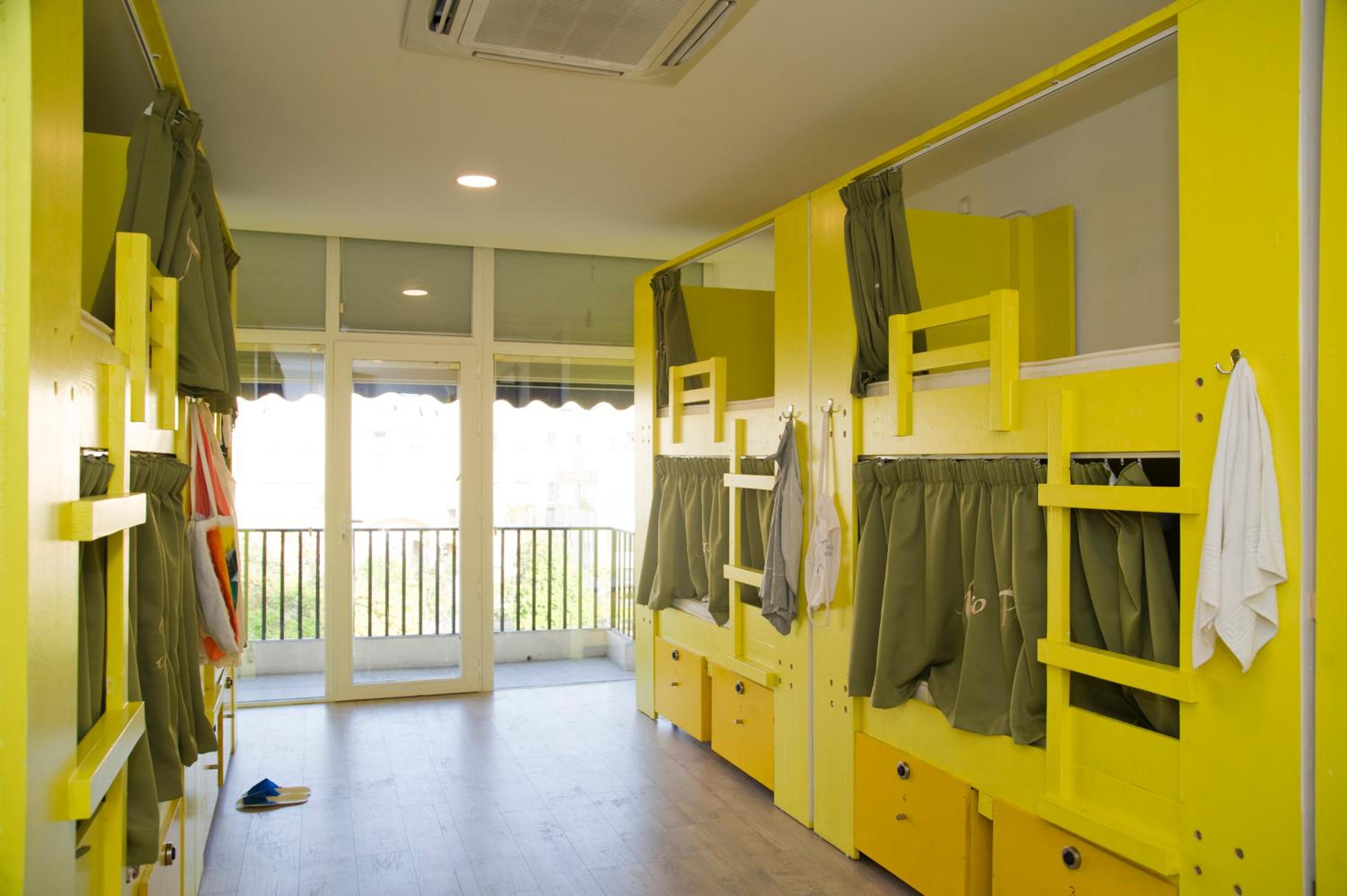 Female Dorm, 12 Beds