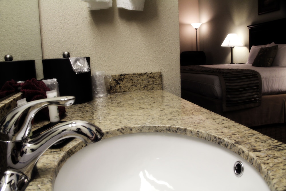 Grand View Inn and Suites 38/42