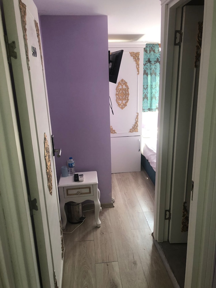 Hotel 1453 33/60
