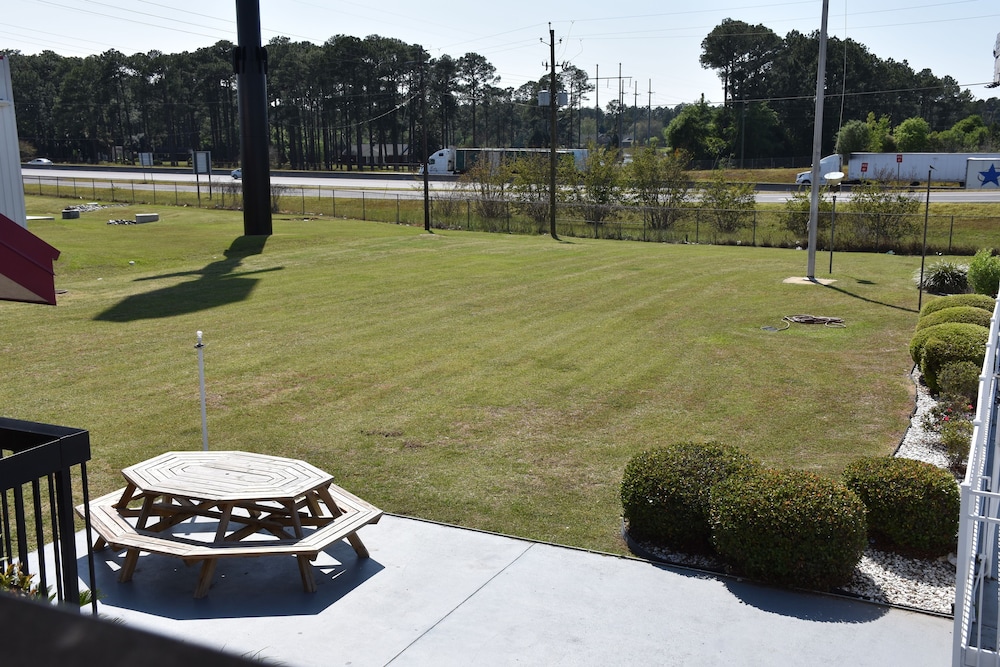 Super 8 by Wyndham Tifton 35/54