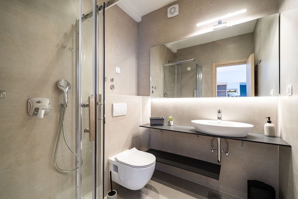Bacan Serviced Apartments 61/64