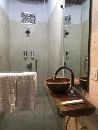 Flores Gallery Hotel 8/8