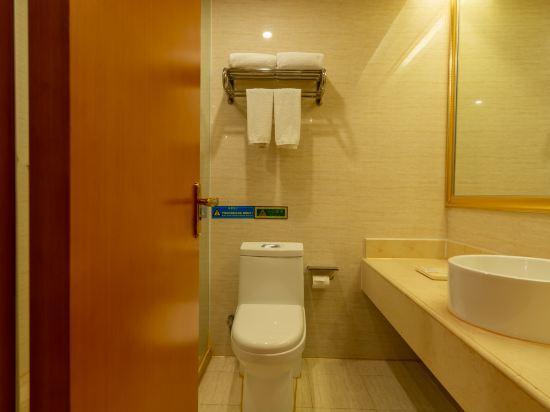 Vienna Hotel (Huizhou Danshui Baiyun Road) 49/52