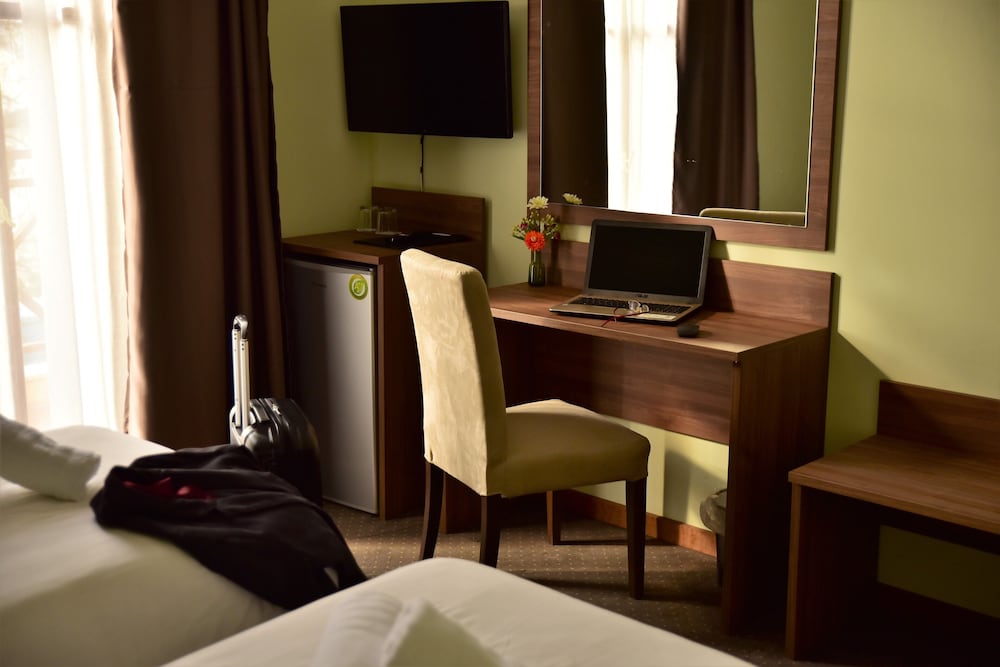 Mont Helmos Hotel 61/71