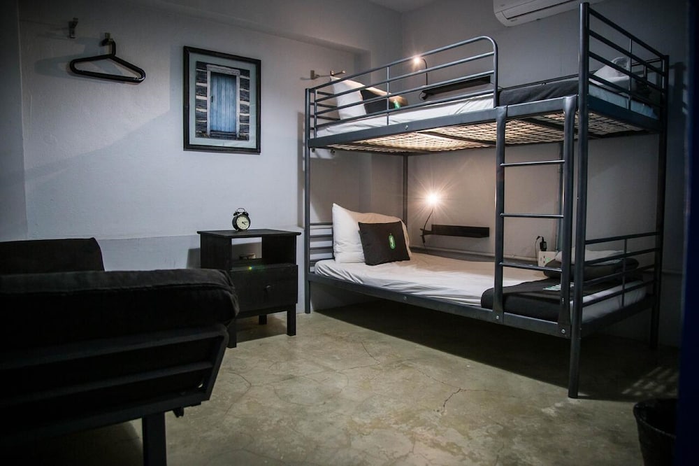 Nomada Urban Beach Hostel 29/39