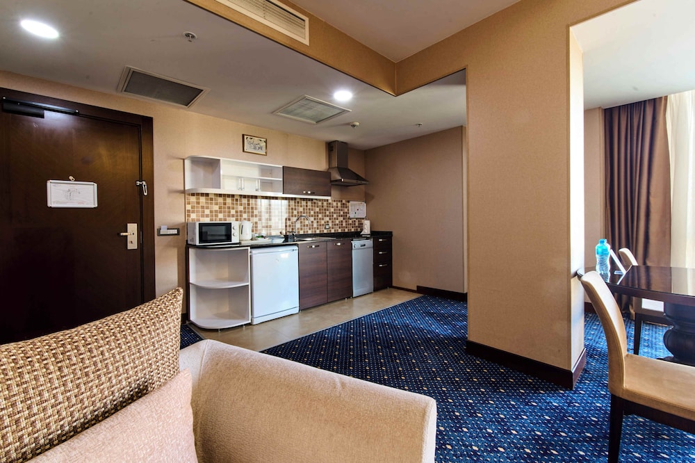 Parkside Hotel Apartments 6/44