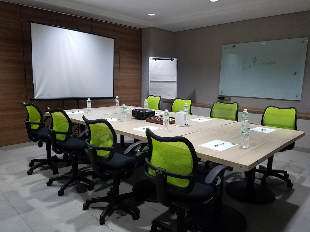 LeGreen Suite Kuningan 27/36
